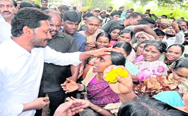 YS Jagan Guaranteed Housing Scheme To All Poor People - Sakshi