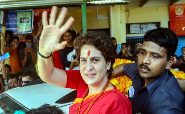 Priyanka Gandhi insults Lal Bahadur Shastri with used garland, Says BJP - Sakshi