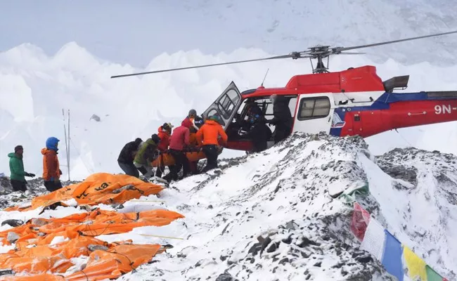 Dead Bodies Appearing Due To Melting Glaciers On Mount Everest - Sakshi