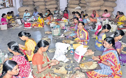 The Government's 'Supporting' Provisions For Beedi Workers Are Giving Aasara Pension Scheme - Sakshi