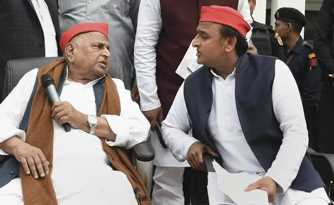 Akhilesh Yadav To Contest Lok Sabha Polls From Azamgarh - Sakshi