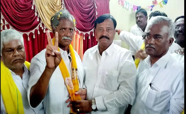 TDP Minister BK Parthsarathi Invited Munimadugu China Venkata Swamy Into TDP - Sakshi