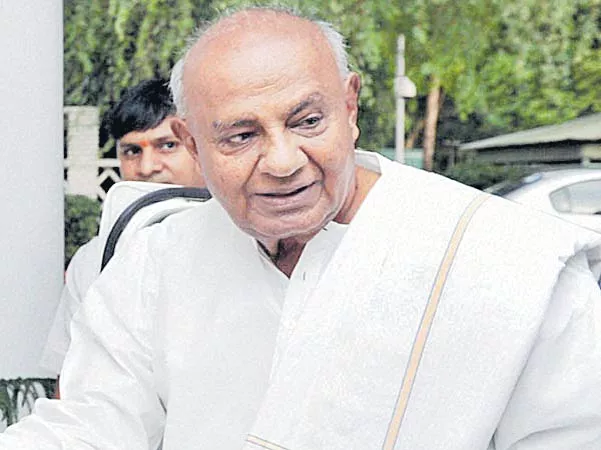 Deve Gowda files nomination from Tumkur lok sabha - Sakshi