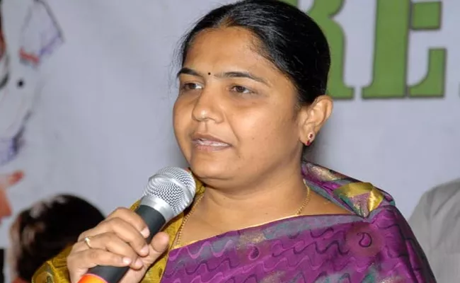 Sunitha Laxma Reddy Ready To Join TRs - Sakshi