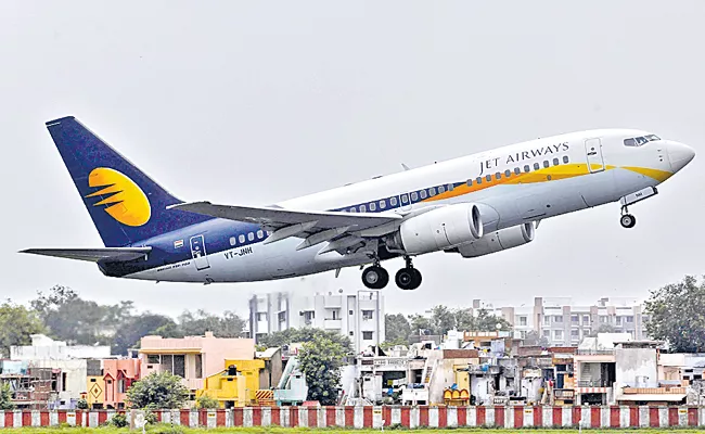 Jet Airways remained afloat before final turbulence - Sakshi