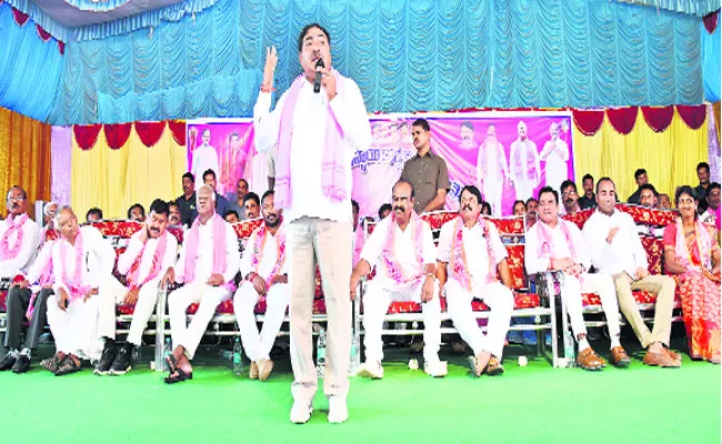 Kcr Play A Major Role In Central Governament Said By Erraballi Dayakar rao - Sakshi