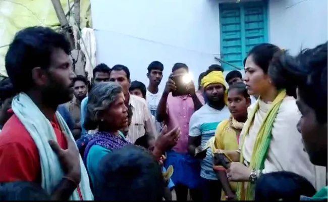 Paritala Family Refusing By Their Sentemental Village Of Muttavakuntla - Sakshi