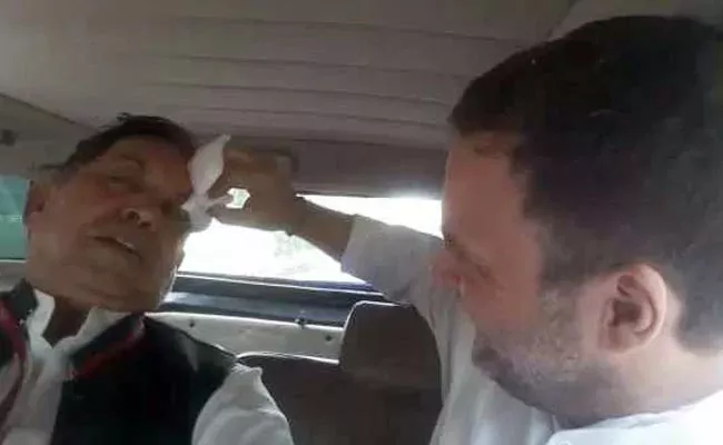 Rahul Gandhi takes injured Journalist to hospital - Sakshi