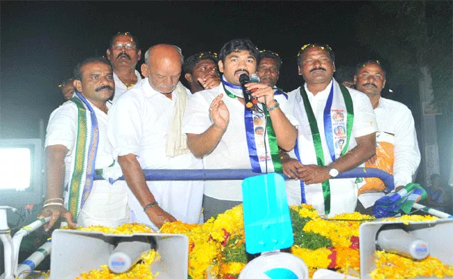  YSRCP Candidates Tjr Sudhakar Babu, Nandigama Suresh Election Campaign In Prakasam - Sakshi