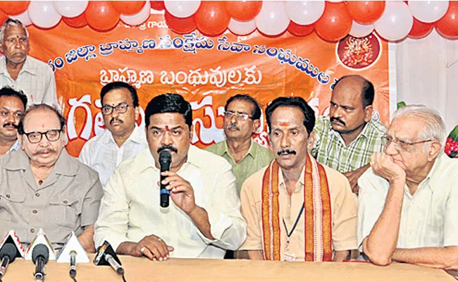 Why Should We Vote Chandrababu, Asks Brahmins - Sakshi