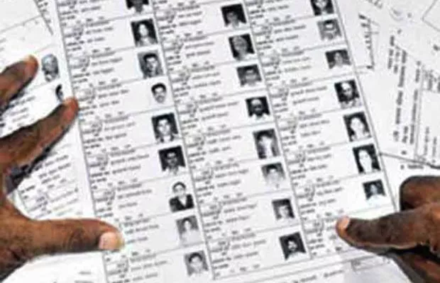 Conspiracy to remove votes of YSRCP sympathizers - Sakshi