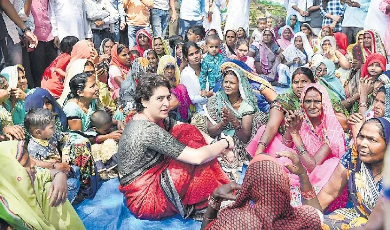 Priyanka Gandhi fight Narendra Modi in Varanasi - Sakshi