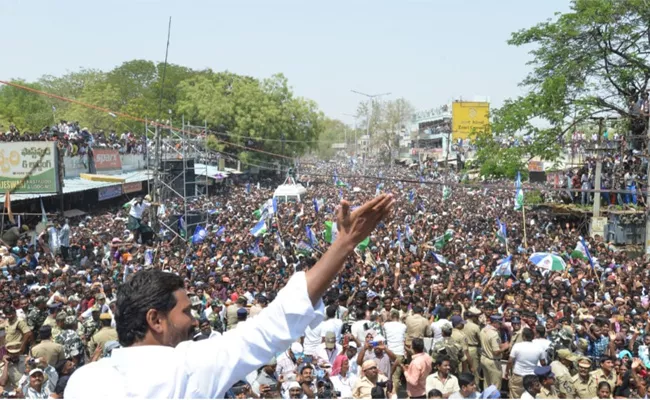 YS Jagan Mohan Reddy speech in kurnool district Yemmiganur - Sakshi