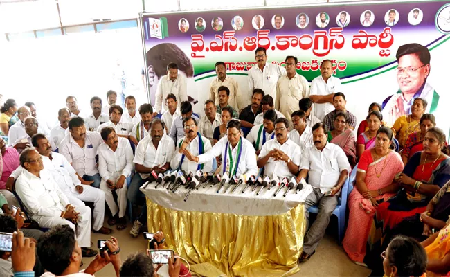 Thippala Nagireddy Slams TDP Leaders in Visakhapatnam - Sakshi