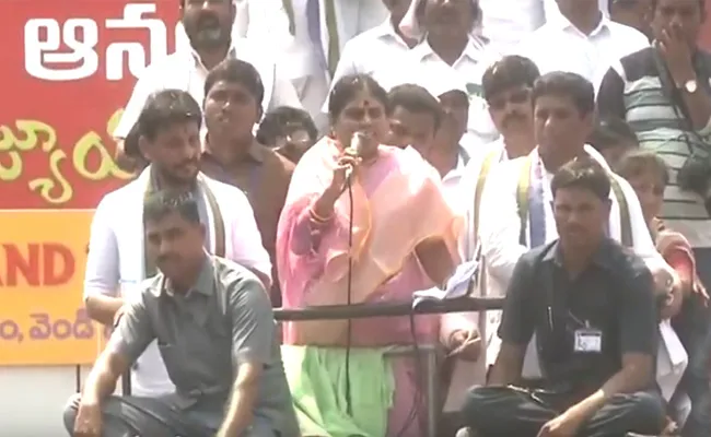 YS Vijayamma Speech In Ichchapuram Public Meeting - Sakshi