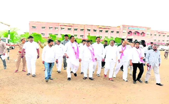 Lok sabha Political Fight Between TRS And Congress In Chevella - Sakshi