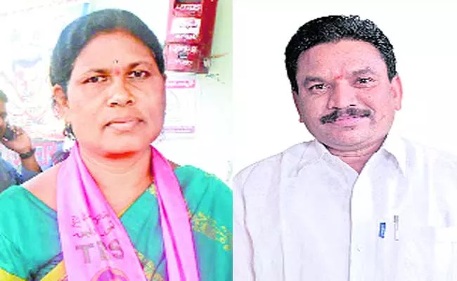 political clash between athram sakku and kova lakshmi - Sakshi