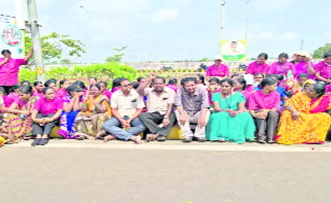 No Salaries To Women Workers In AP Secretariat - Sakshi