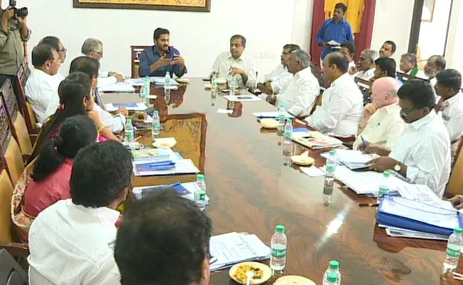 YS Jagan Mohan Reddy Meets With Manifesto Committee - Sakshi