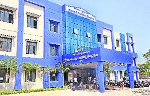 People Rush To Government Hospital Of Khammam - Sakshi