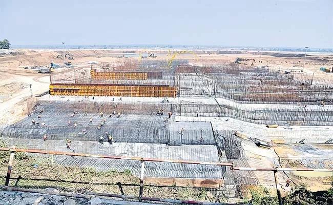 Telangana Government Focus On Kaleshwaram On Palamuru Projects - Sakshi