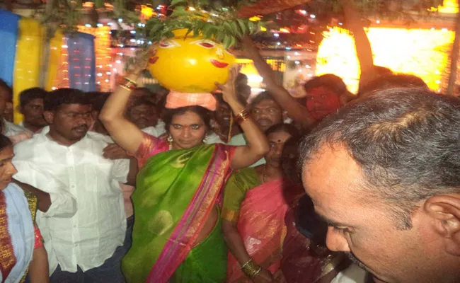 MLA Padma Devender Reddy Attended Bonam Utsavam In Medak  - Sakshi