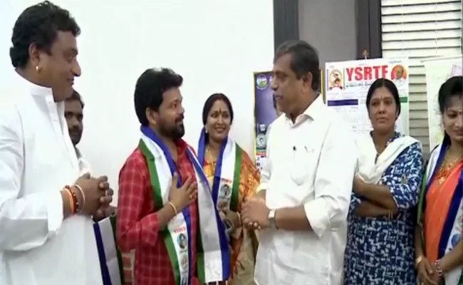 Jogi Naidu Joins YSR Congress Party - Sakshi