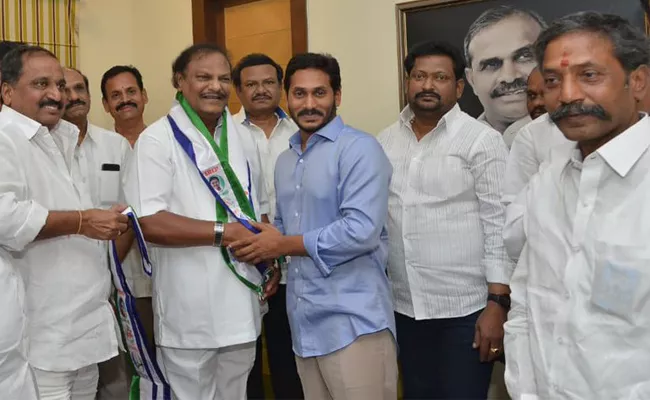 Challa Ramakrishna Reddy Joins YSR Congress Party - Sakshi