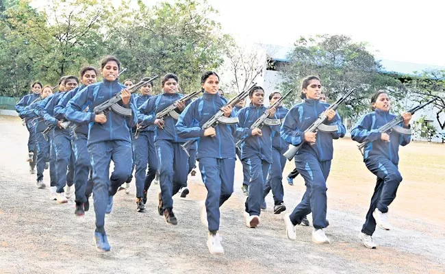 Telangana state is the first woman commando team - Sakshi