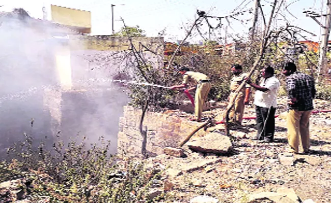 Fire In Old Well Near Sangareddy - Sakshi