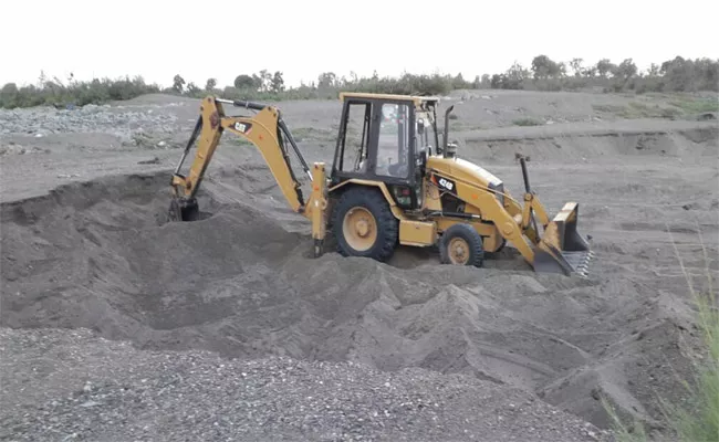 Sand Extraction Of Penganaga In Adilabad - Sakshi