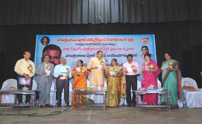 Bharathi Have Literature Talent In Nizamabad - Sakshi