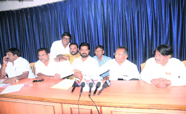 Praveen Reddy Withdraw His Nomination Of MLC Elections - Sakshi