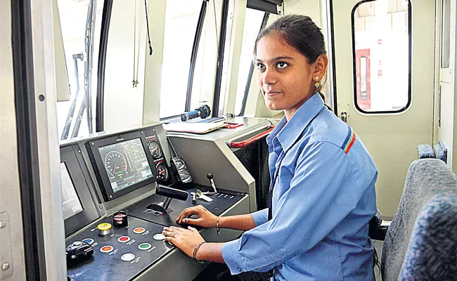 Metro Loco Pilot Shyamala Special Story - Sakshi