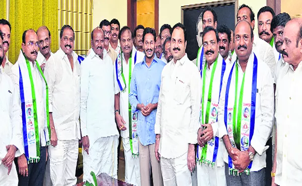 Nandyala TDP Followers And Top Leaders Join Ysrcp - Sakshi