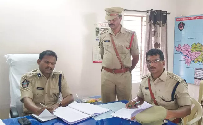 SP Ravi Prakash in Press Meet West Godavari - Sakshi