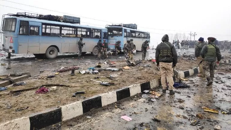 Pulwama slain CRPF families paid over Rs 1cr ex-gratia each - Sakshi