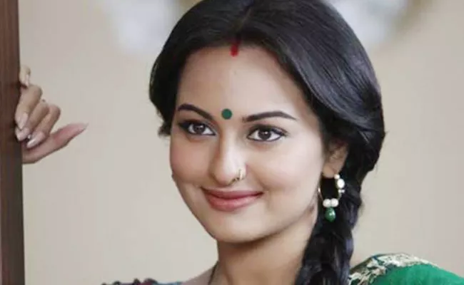   Allahabad High Court stays arrest of Sonakshi Sinha  - Sakshi