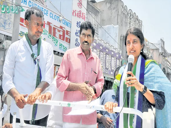 YS Bharathi Reddy Election Campaign In Jammalamadugu  - Sakshi