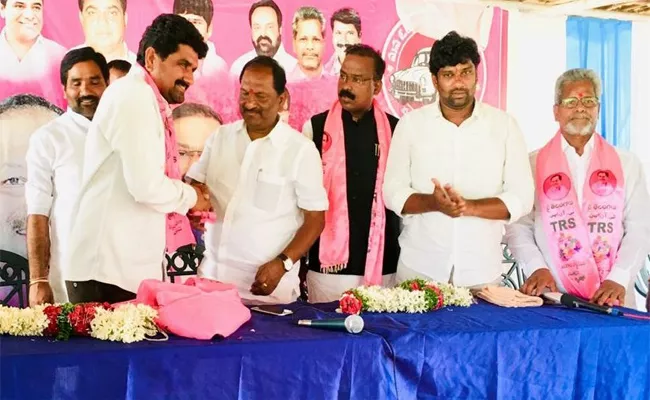 ZPTC Santosh Kumar Join In TRS Party - Sakshi