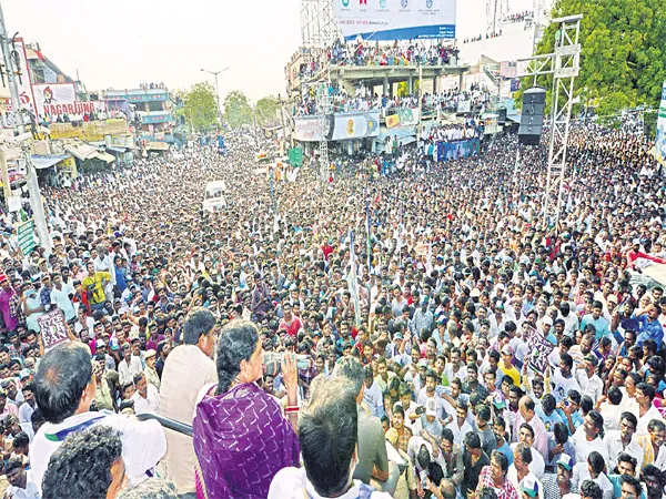 YS Vijayamma Speech In Dhone Public Meeting - Sakshi