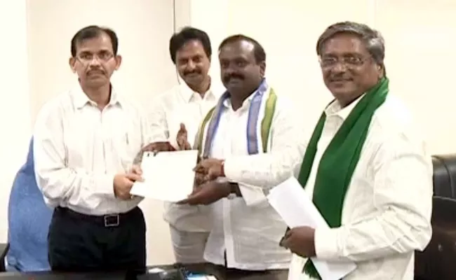 YSRCP Leaders Demand EC To Register Case Against Chandrababu - Sakshi