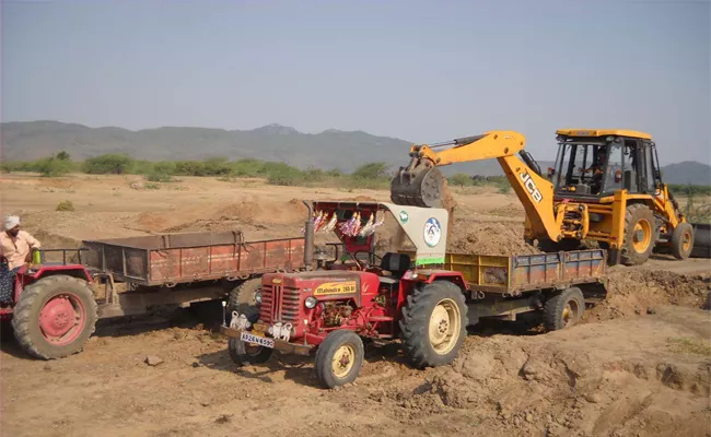 Illegal Sand Transportation By TDP Leaders In Kondapi - Sakshi