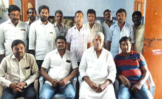 Putta Sudhakar Yadav Activists Changing Parties - Sakshi