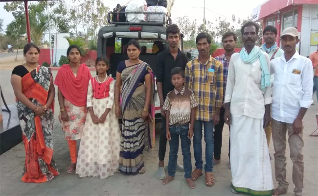 Ap People Going to Village For Vote Right - Sakshi