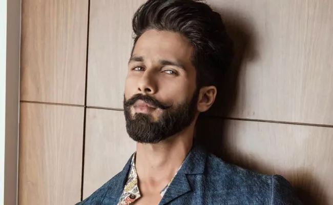 Shahid Kapoor says he would smoke 20 cigarettes a day for Kabir Singh - Sakshi