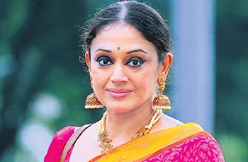 Shobana, Nazriya and Suresh Gopi join Anoop Sathyan film - Sakshi