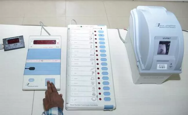 Telangana Lok Sabha EVMS Saved Vijaya In College - Sakshi