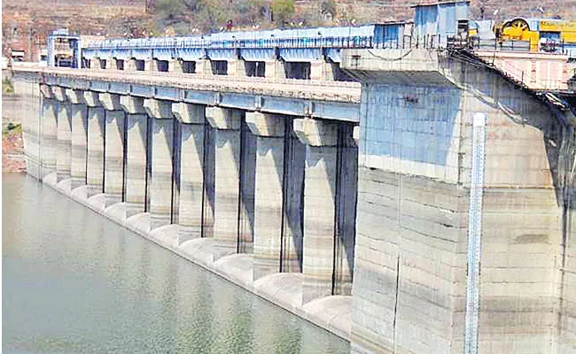  Srisailam And Nagarjuna sagar Water Availability is only 25 TMCs - Sakshi