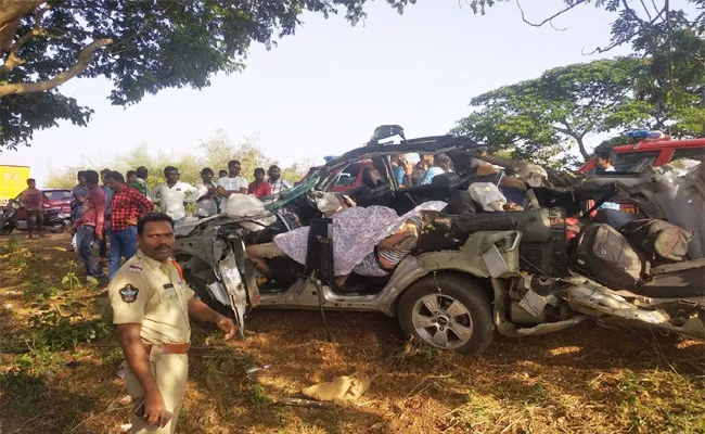 Army Employee Daughters Died in Car Accident - Sakshi